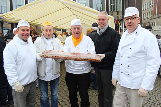 Klabenverkauf der Bäcker-Innung zugunsten des Bürgerparkvereins